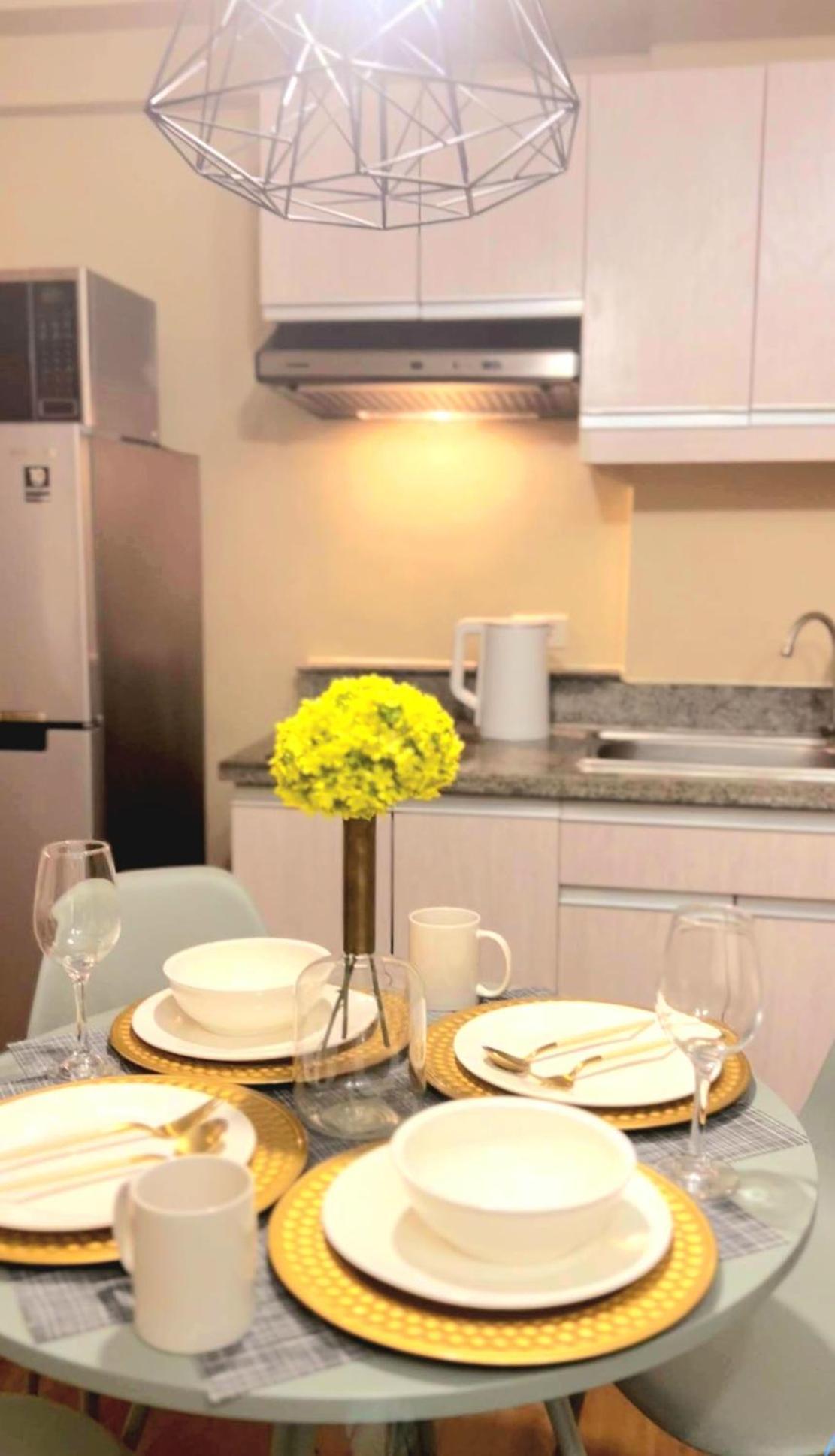 Paranaque City The Lancris Residences, 2 Bedrooms, 1 Bathroom, Living-Room, Kitchen & Pool Is Free מראה חיצוני תמונה
